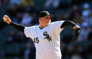 El ex All-Star de los Medias Blancas, el campeón de la Serie Mundial, Bobby Jenks, se somete a un tratamiento del cáncer de estómago