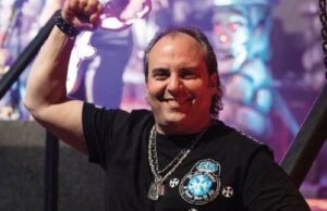 Promotor suburbano Ron Onesti Inducido en el rock Godz Hall of Fame