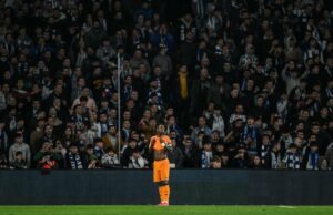 Estrella del Real Madrid Vinicius Junior Víctima de burlas racistas vs. Real Sociedad, el juego detenido brevemente por las referencias