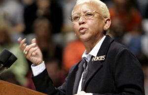 Nikki Giovanni recibe un honor póstumo, la medalla de heladas para el logro de por vida
