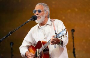 Los músicos británicos lanzan un álbum silencioso para protestar planes para dejar que AI use su trabajo