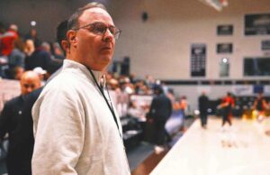 Memorabilios de las subastas de Adrian Wojnarowski 'Woj Bombs' Bombs 'para St. Bonaventure nil fondos