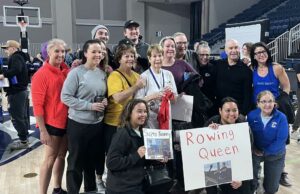 Omaha Woman establece el récord mundial en la máquina de remo