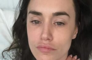 Clelia Theodorou de Towie se somete a más cirugía después de que un trágico accidente mató a su madre