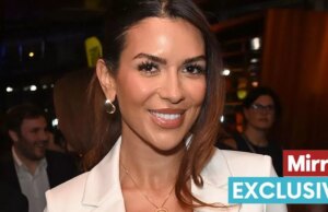 Ekin-su cülcüloğlu explota los amargos puestos de ex Davide sobre ella y brota sobre Curtis Pritchard