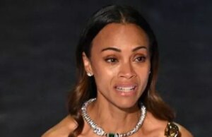 Zoe Saldana comparte una poderosa declaración de ocho palabras mientras recoge el primer Oscar