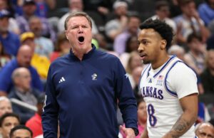 Actualizaciones en vivo de baloncesto universitario, puntajes, resultados: Kansas vs. Arizona