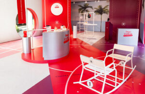 Diez para hacer: visite el patio de juegos de Coco Rouge de Chanel en Covent Garden