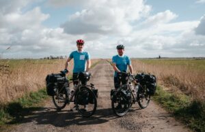 Padre e hijo esperan romper récord mundial en un ciclo de un año en todo el mundo