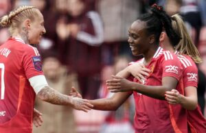 La Super League femenina: Man Utd cerró la brecha sobre los líderes Chelsea con la victoria de Leicester cuando Man City ganó en Tottenham | Noticias de fútbol