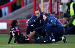Naomi Girma lesionado en el debut del Chelsea después de la transferencia récord