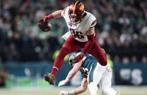 Ala cerrada Zach Ertz vuelve a firmar con los comandantes, dice Source