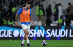 Mitrovic fallas de al-Hilal en el entrenamiento debido a la arritmia