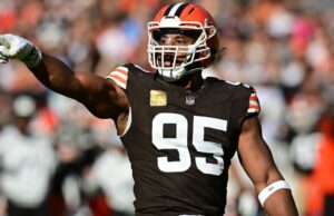 Fuentes: Myles Garrett, Browns acuerdan registrar la extensión del contrato