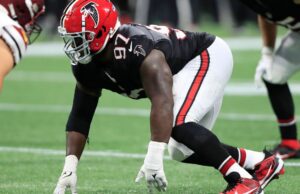 Fuente – Falcons Lanzamiento de la ciudad natal favorita Grady Jarrett