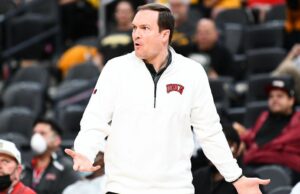El entrenador en jefe de los disparos de UNLV, Kevin Kruger, después de cuatro temporadas