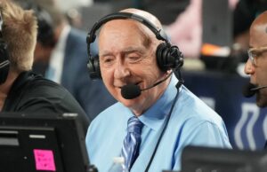 Vitale de ESPN desgarra en la transmisión de ACC discutiendo el cáncer