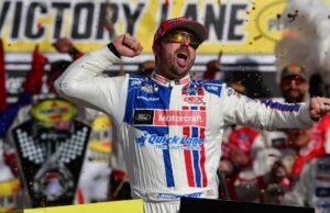 Josh Berry corre para la primera victoria de la Copa de Carrera en Las Vegas