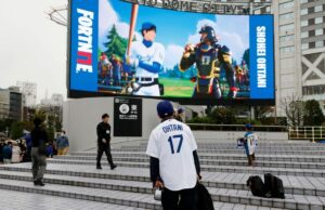 En el viaje de los Dodgers en Japón, Shohei Ohtani está en todas partes y en ninguna parte