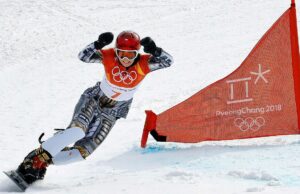 Dual amenaza Ester Ledecka afirma el título mundial de snowboard