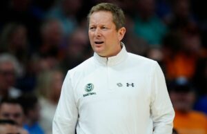 Minnesota Niko Niko Medvear Entrenador de baloncesto masculino