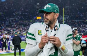 Kwesi Adofo-Mensah no descarta una búsqueda de Aaron Rodgers