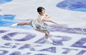 Alysa Liu Storgs Field para liderar el campeonato de patinaje artístico mundial de ISU