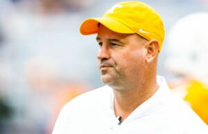 El ex entrenador de Vols Pruitt demanda a la NCAA, buscando $ 100 millones