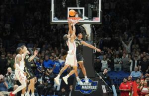 Houston hace Elite Eight en 'hermoso' jugada de último segundo