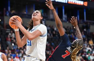 Lauren Betts se mantiene caliente cuando el No. 1 UCLA supere Sweet 16 Hump