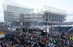 Newcastle celebra el triunfo de la Copa Carabao con un desfile de autobuses abiertos