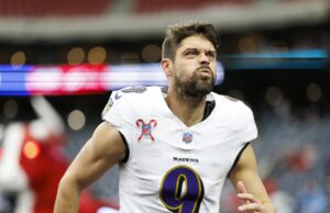 Justin Tucker permanece con Ravens mientras esperan que la NFL concluya su investigación