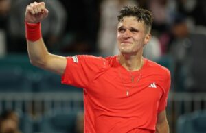 Jakub Penik, 19, sorprende a Novak Djokovic con Miami Open Earth