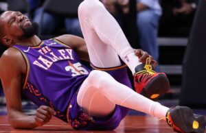 Kevin Durant sale de la pérdida de Phoenix Suns con esguince de tobillo izquierdo