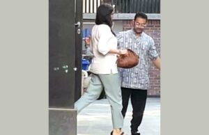 Aamir sale con Gauri por primera vez
