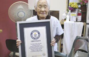 Conoce a la peluquera más antigua del mundo. Una mujer japonesa de 108 años está encantada con el reconocimiento