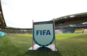 Presidente de FC Dallas en el Centro de transmisión de la Copa Mundial de la FIFA