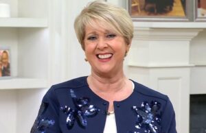 Mary Beth Roe se despide de QVC después de 37 años con el espectáculo de jubilación