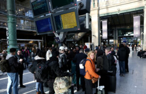 La eliminación de bombas de la Segunda Guerra Mundial inexplicada en París causa horas de caos de viaje, incluido el cierre de la línea Eurostar