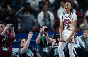 Carolina del Sur cierra a Texas mejor clasificada con una victoria en el juego de campeonato de torneo de la SEC