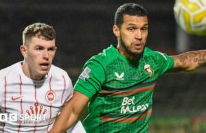 Premier League irlandés: Linfield Win Título después del sorteo de Glentoran con Larne