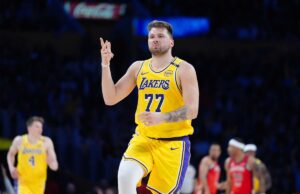 Luka Dončić se une a LeBron James, Magic Johnson y Jerry West como solo Lakers para publicar 30 puntos y 15 asistencias en un juego