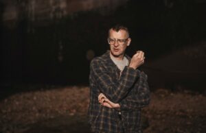 La novela debut de Charlie Porter es una historia conmovedora sobre el amor, la pérdida y el VIH