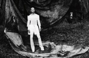 Joshua Woolford, el artista calcula con el lugar de la humanidad en la tierra