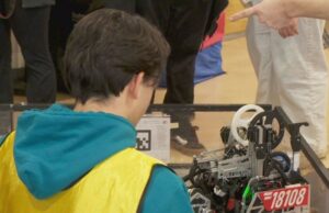 Los equipos de robótica de Oregon compiten por spot en el campeonato mundial
