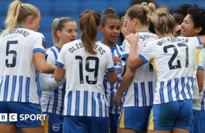 CEO de Brighton Paul Barber en el estadio femenino y la seguridad del lanzamiento