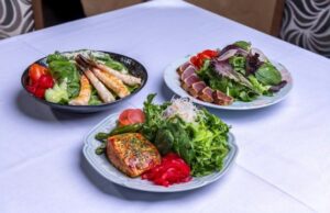 Waikiki de Roy's Relanza el servicio de almuerzo con sabores frescos y entretenimiento en vivo