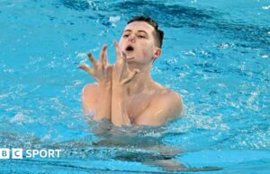 Ranjuo Tomblin: Briton gana oro histórico de la Copa Mundial de Hombres de Natación Artística