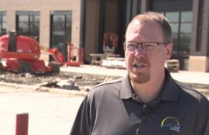 El Pabellón Sports Sports de Fort Dodge's Corridor Plaza es un elemento crítico en la reurbanización del antiguo centro comercial