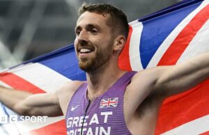 Campeonato de interior de atletismo mundial: Neil Gourley y Hunter Bell ganan medallas para GB